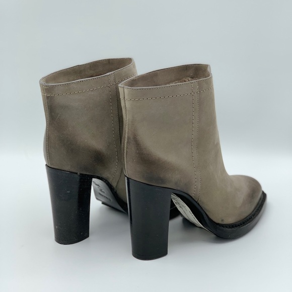 Shearling-lined distressed leather ankle boots - Picture 5 of 6